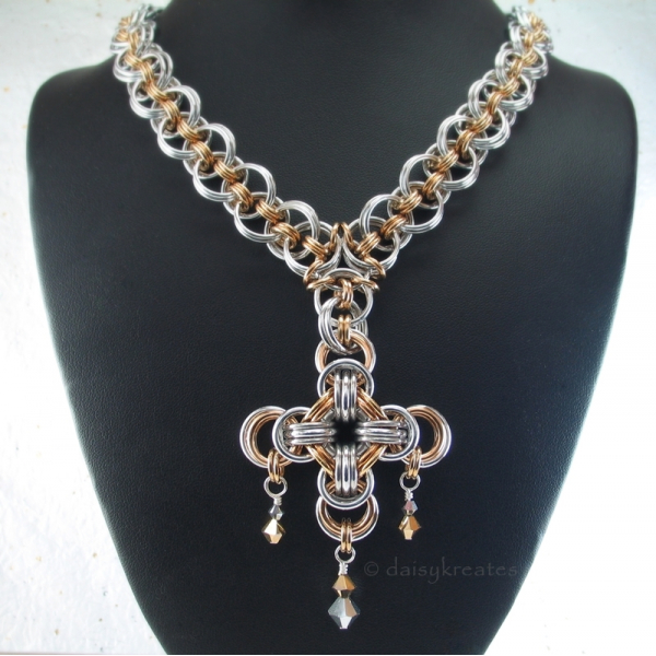 Gehenghiz Cohen chainmaille necklace 18" long, silver gold tone