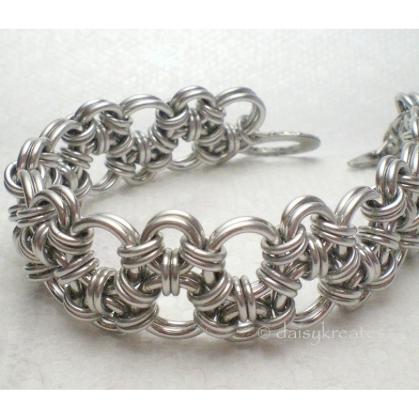 Hodo Chainmaille Bracelet in a cuff-like sturdy structure