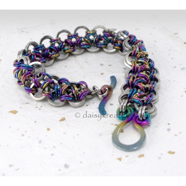 Chainmaille Japanese Lace Bracelet with color coordinated Fern toggle clasp