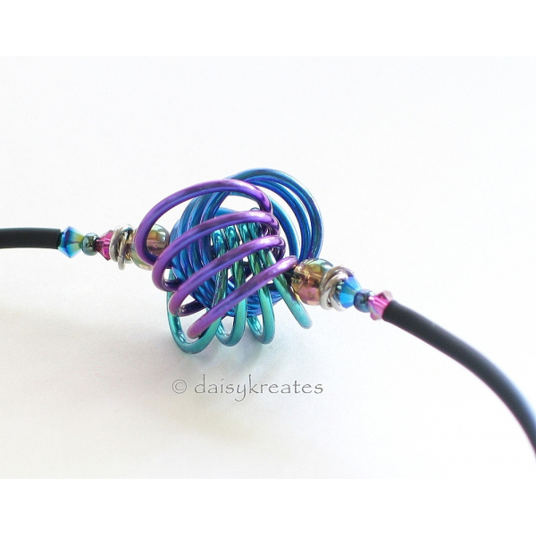 Three-Color Danish Knot Choker Necklace in Anodized Niobium