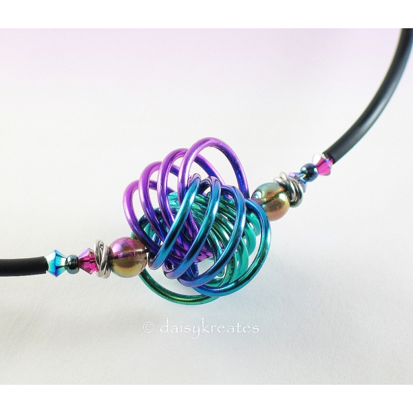 Three-Color Danish Knot Choker Necklace in Anodized Niobium