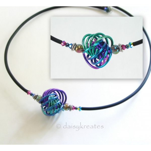 Three-Color Danish Knot Choker Necklace in Anodized Niobium