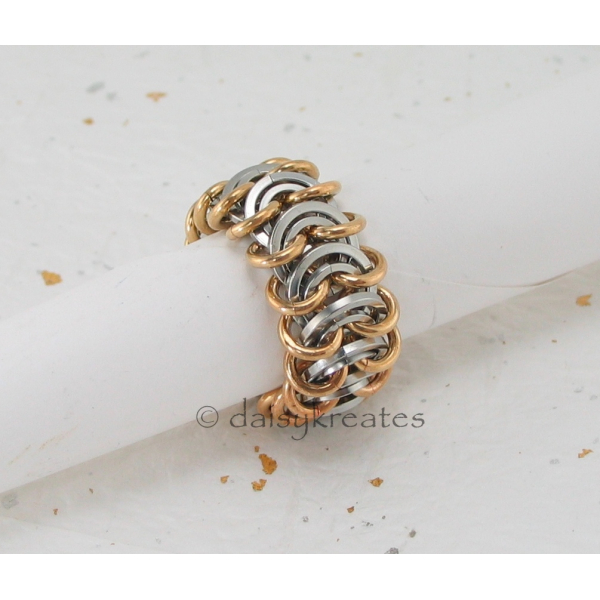 Chainmaille Vertebrae Finger Ring in stainless steel and jewelry brass
