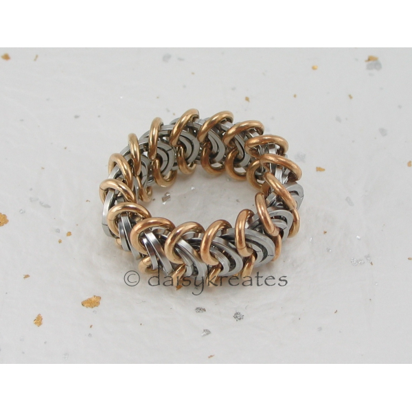 Vertebrae chainmaille ring' soft mesh-like texture, providing comfortable fit