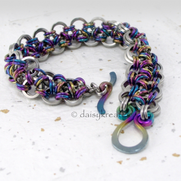 Chainmaille Japanese Lace Bracelet with color coordinated Fern toggle clasp