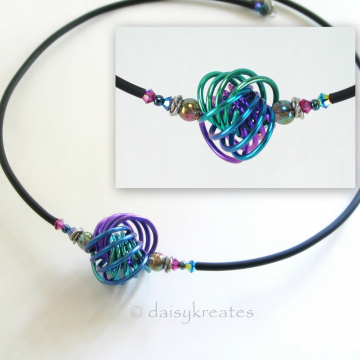 Three-Color Danish Knot Choker Necklace in Anodized Niobium